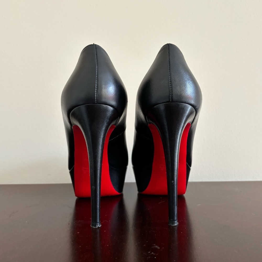 Christian Louboutin Bianca Pumps in Black Leather